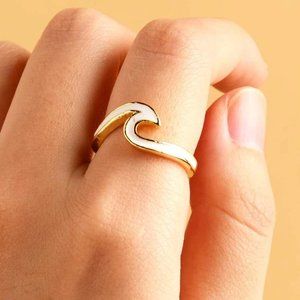 🔥4 For $25🔥
 New Ocean Wave Design Size 7